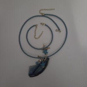 Elegant Blue and Gold Necklace